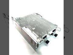 Das RRU3959 ist eine Outdoor-Remote-Radio-Einheit, die von einem Stromschrank mit Strom versorgt wird.