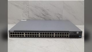 Übersicht über den Netzwerk-Switch Juniper EX2300-48P