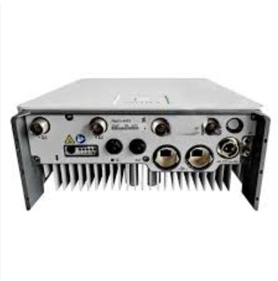 Die Ericsson 4415 B3 Remote Radio Unit (RRU) für 4G/LTE- und 3G-Netzwerke, die im 1800 MHz (Band 3) Frequenzband betrieben wird.