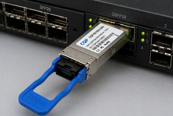 CQP-85100G-SR4 100G QSFP28 SR4 optischer Transceiver MPO Multimode Fiber Hochgeschwindigkeitsoptischer Transceiver für Rechenzentren
